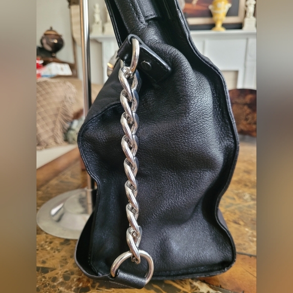 Michael Kors Hamilton Large Black Leather Tote Bag - Picture 3 of 9